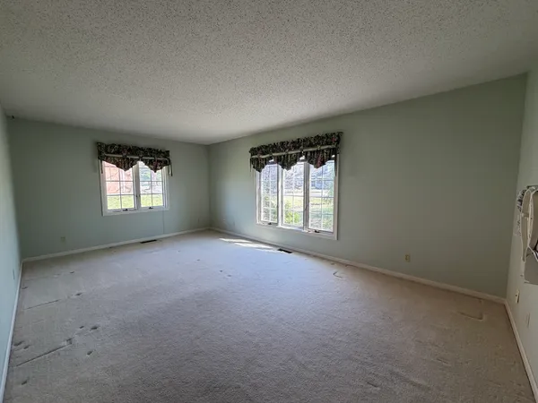 $264,900 | 24 South Country Club Road, Mattoon, IL 61938