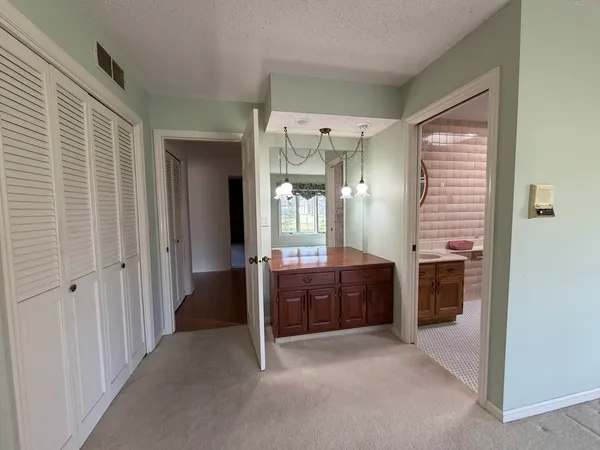 $264,900 | 24 South Country Club Road, Mattoon, IL 61938