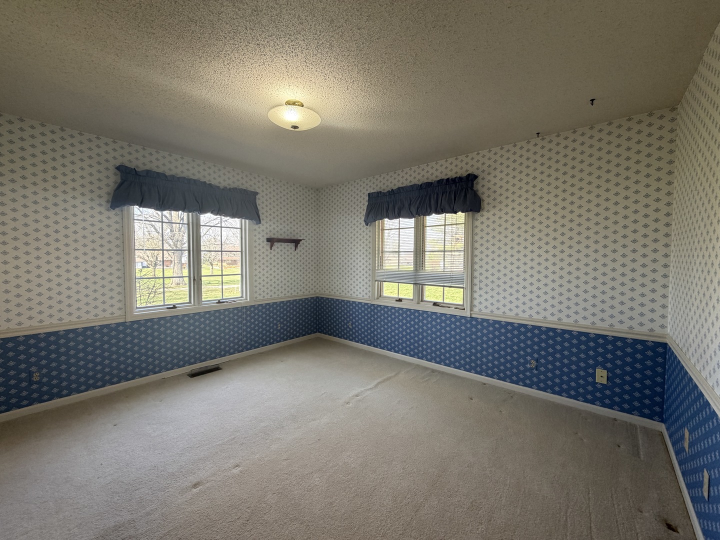 24 South Country Club Road Mattoon, IL 61938 - Photo 40 of 62 an empty room with windows