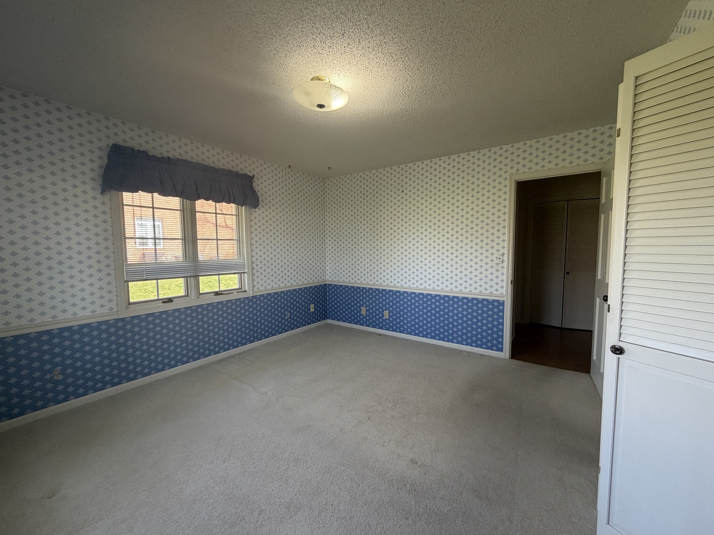 24 South Country Club Road Mattoon, IL 61938 - Photo 43 of 62 an empty room with windows