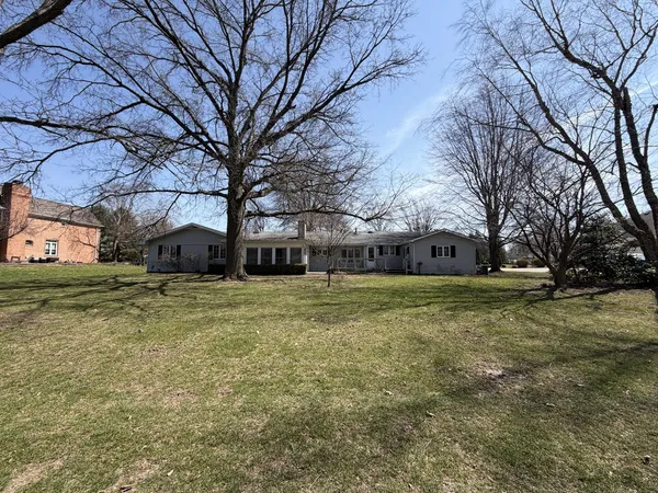 $264,900 | 24 South Country Club Road, Mattoon, IL 61938