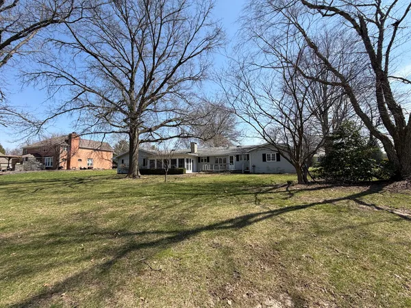 $264,900 | 24 South Country Club Road, Mattoon, IL 61938