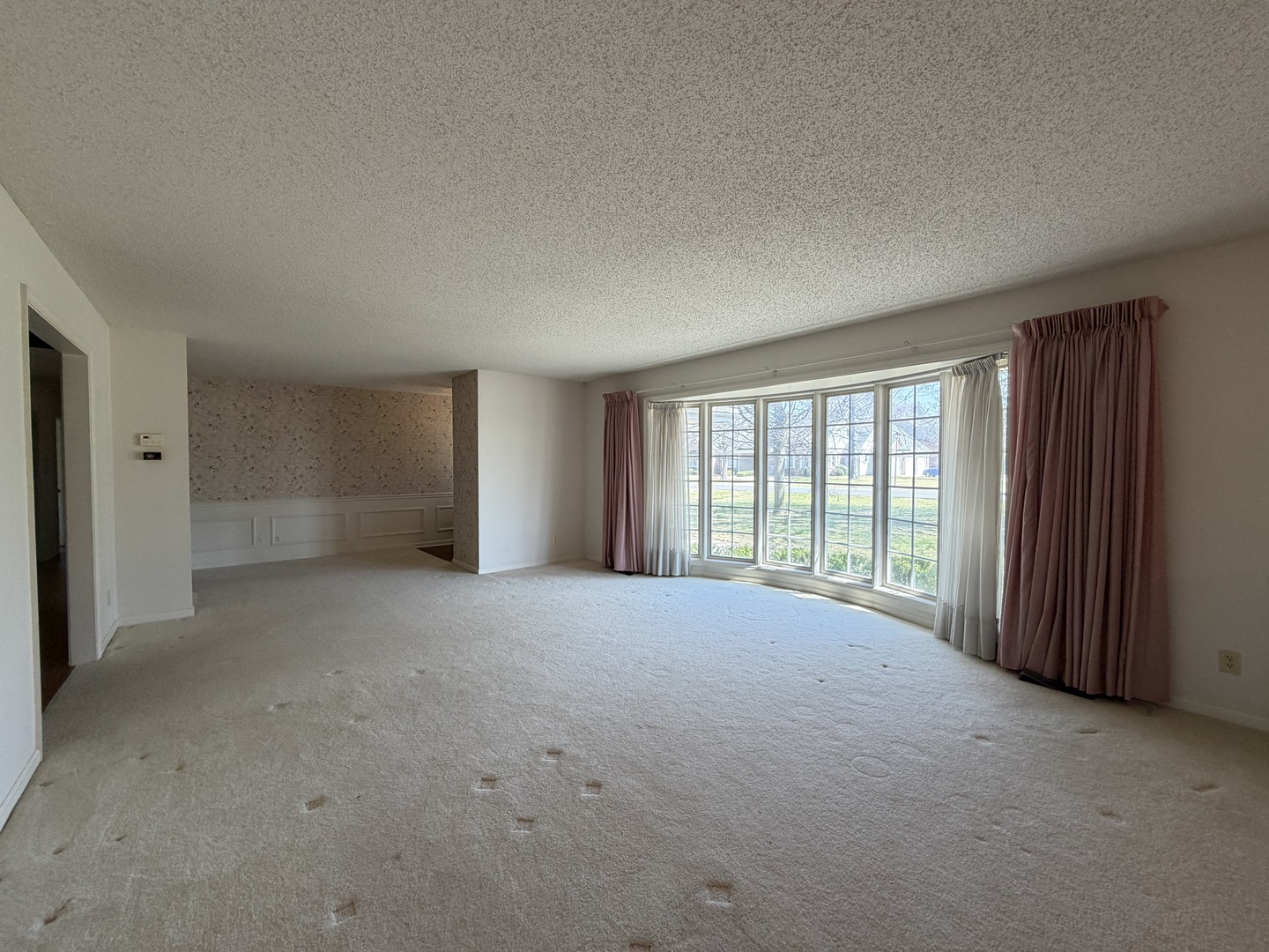 24 South Country Club Road Mattoon, IL 61938 - Photo 9 of 62 a view of an empty room with a window