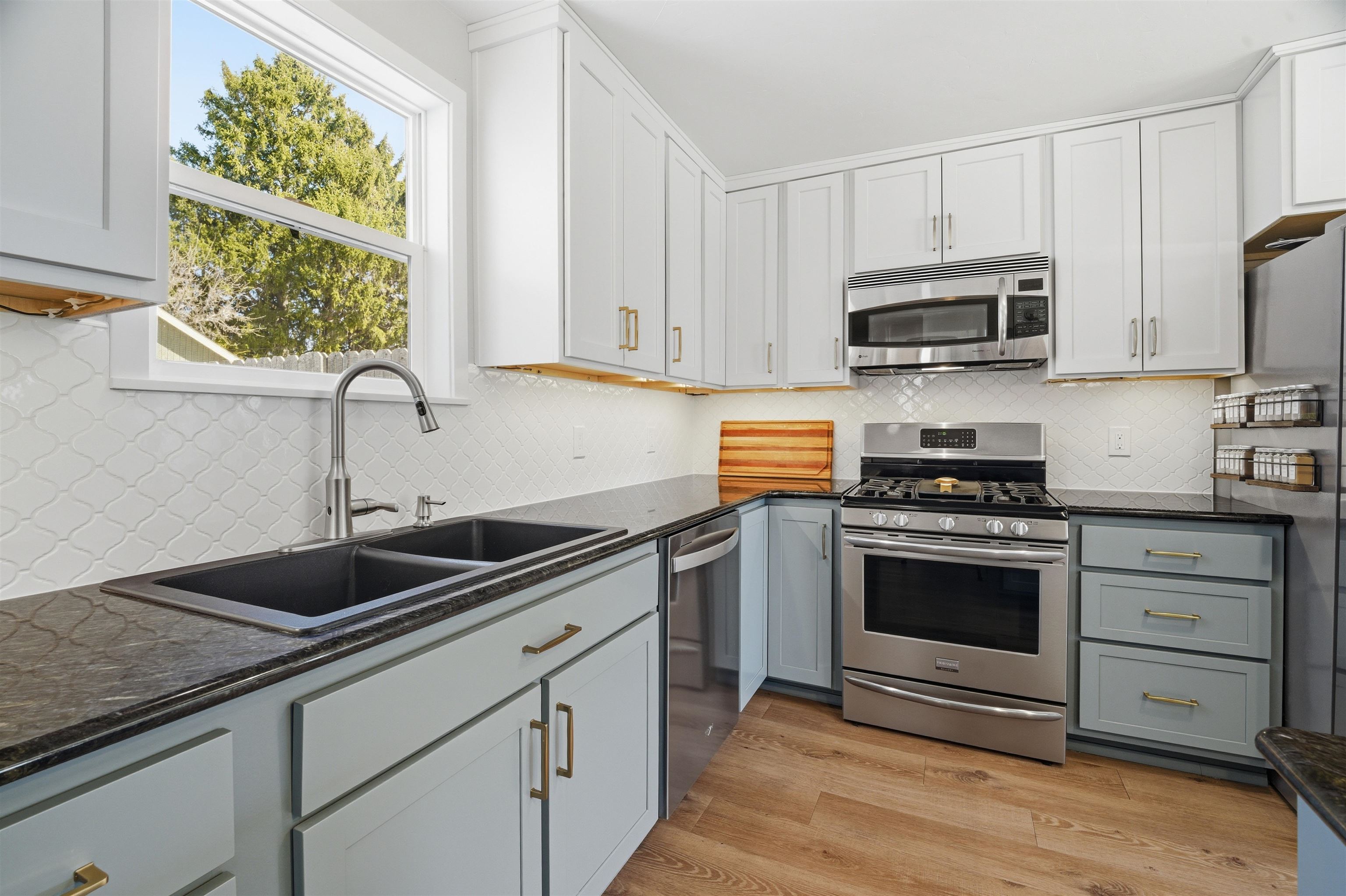 628 2nd Street Menasha, WI 54952 - Photo 10 of 40