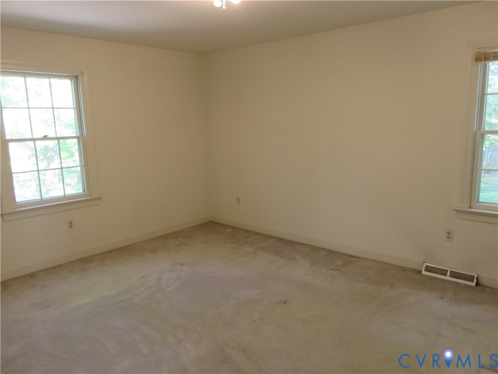 8379 Quailfield Road Mechanicsville, VA 23116 - Photo 38 of 56 an empty room with a window