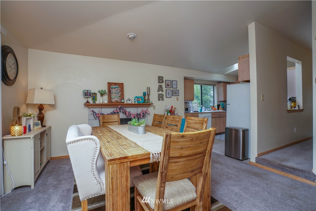 726 Roe Street Steilacoom, WA 98388 - Photo 24 of 29 a dining room with furniture and window