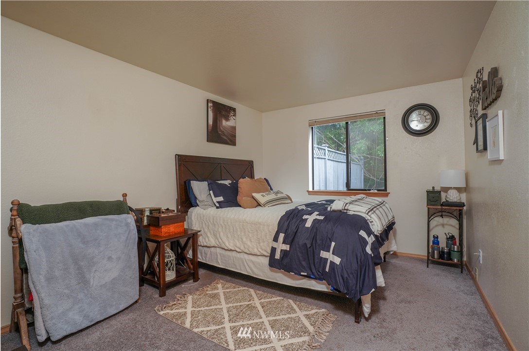 726 Roe Street Steilacoom, WA 98388 - Photo 28 of 29 a bedroom with a bed and a window
