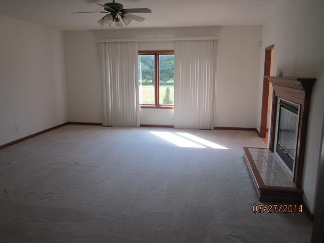 11545 Prestwick Road Belvidere, IL 61008 - Photo 6 of 14 an empty room with a window and a livingroom
