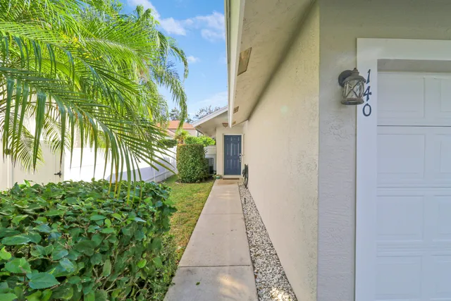 $567,900 | 140 Pennock Landing Circle, Jupiter, FL 33458