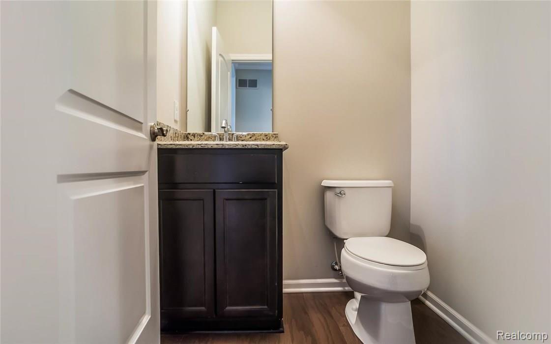 5508 Woodfall Road Clarkston, MI 48348 - Photo 9 of 23 10.jpg