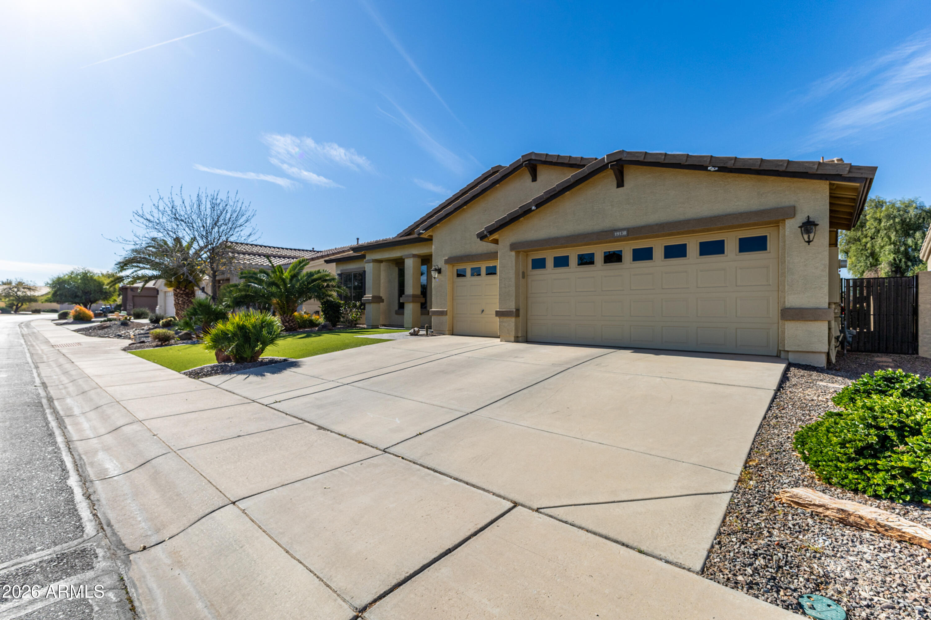 19138 North Stonegate Road Maricopa, AZ 85138 - Photo 4 of 44 4