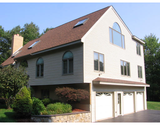 238 Paxton Road Holden, MA 01520 - Photo 3 of 30 Gallery Image 3