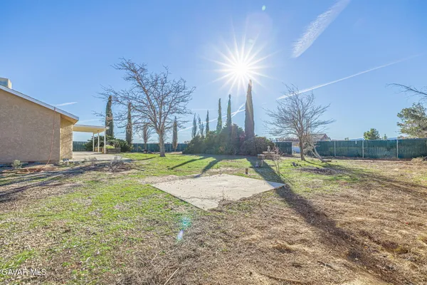 a view of house with a big yard