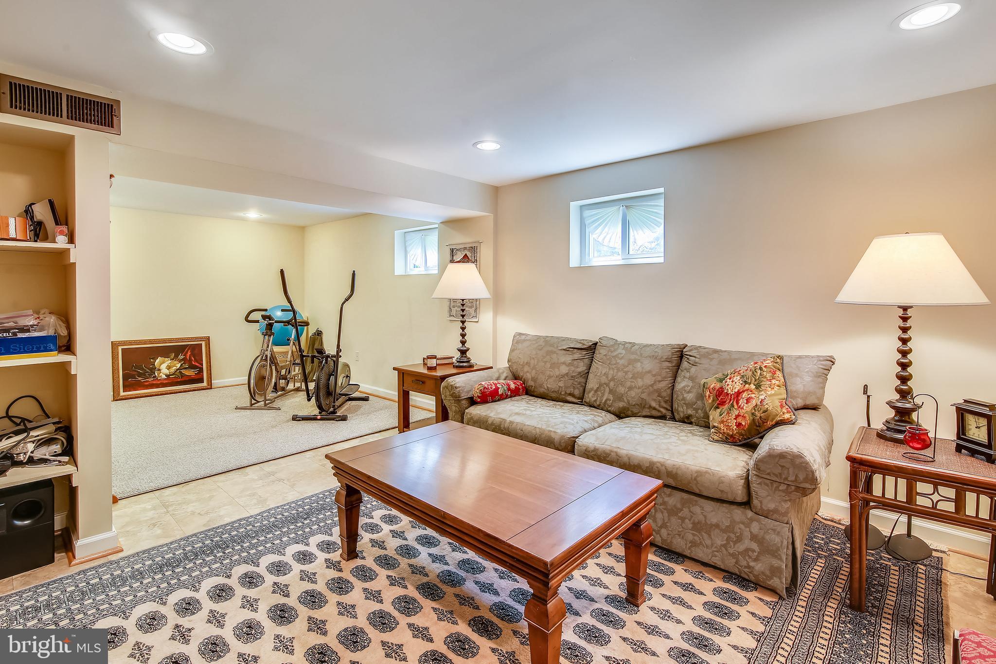 1503 Crest Road Silver Spring, MD 20902 - Photo 15 of 64 Spacious Family Room with Built In Bookshelves