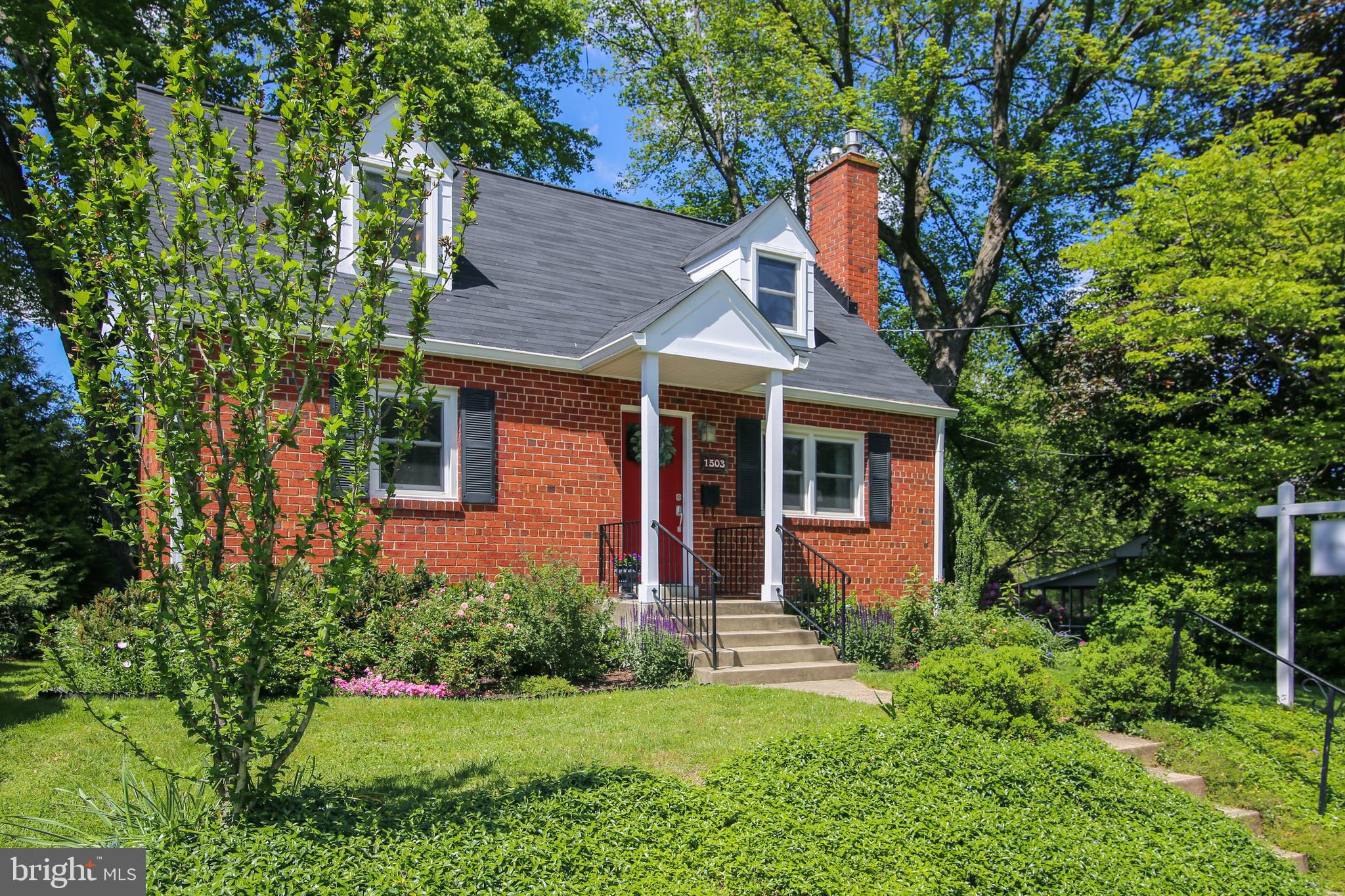 1503 Crest Road Silver Spring, MD 20902 - Photo 3 of 64 Gardener's Delight!