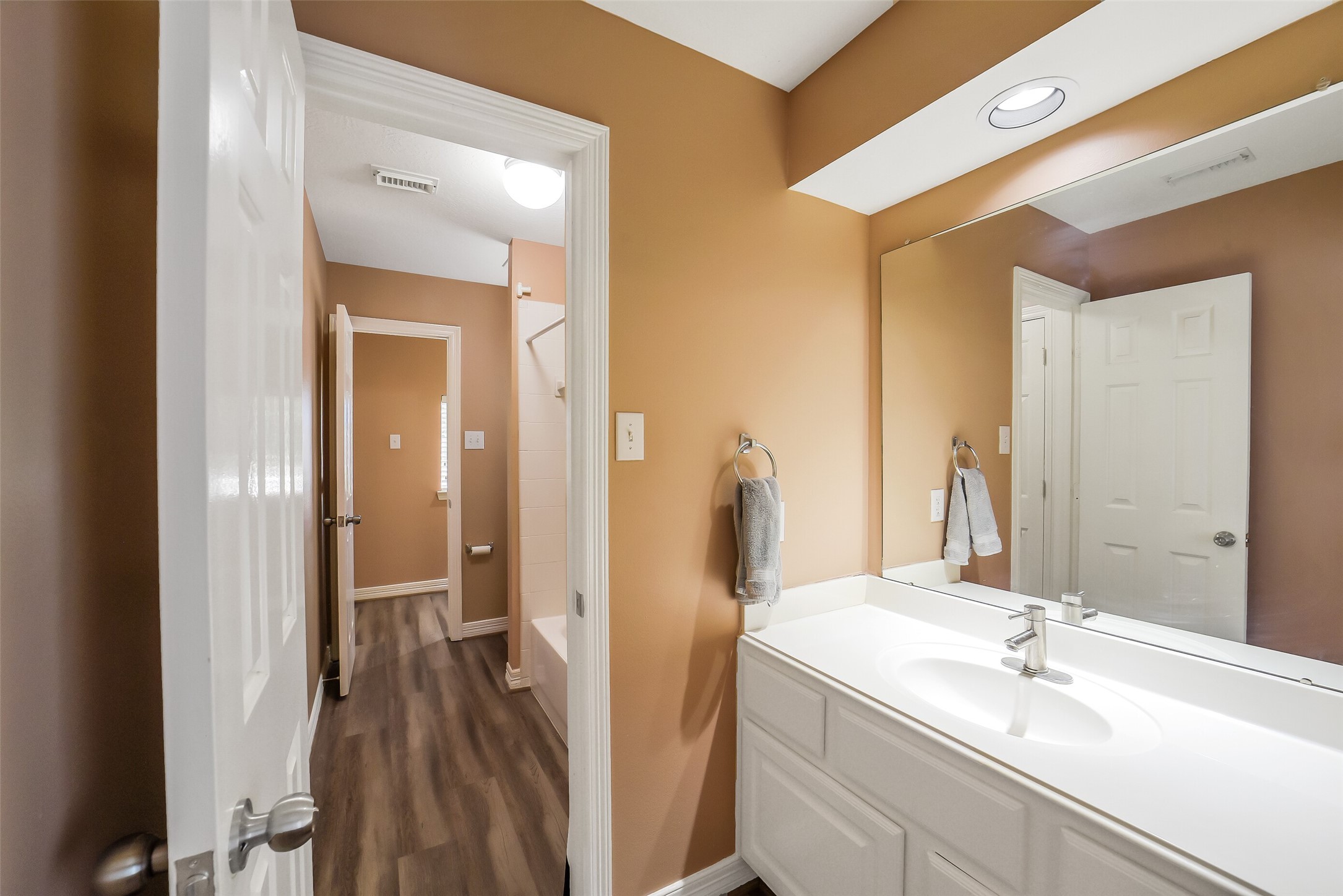 24403 Falcon Point Drive Katy, TX 77494 - Photo 26 of 32 Additional view of the Jack and Jill bathroom, highlighting privacy and functionality for shared bedrooms.
