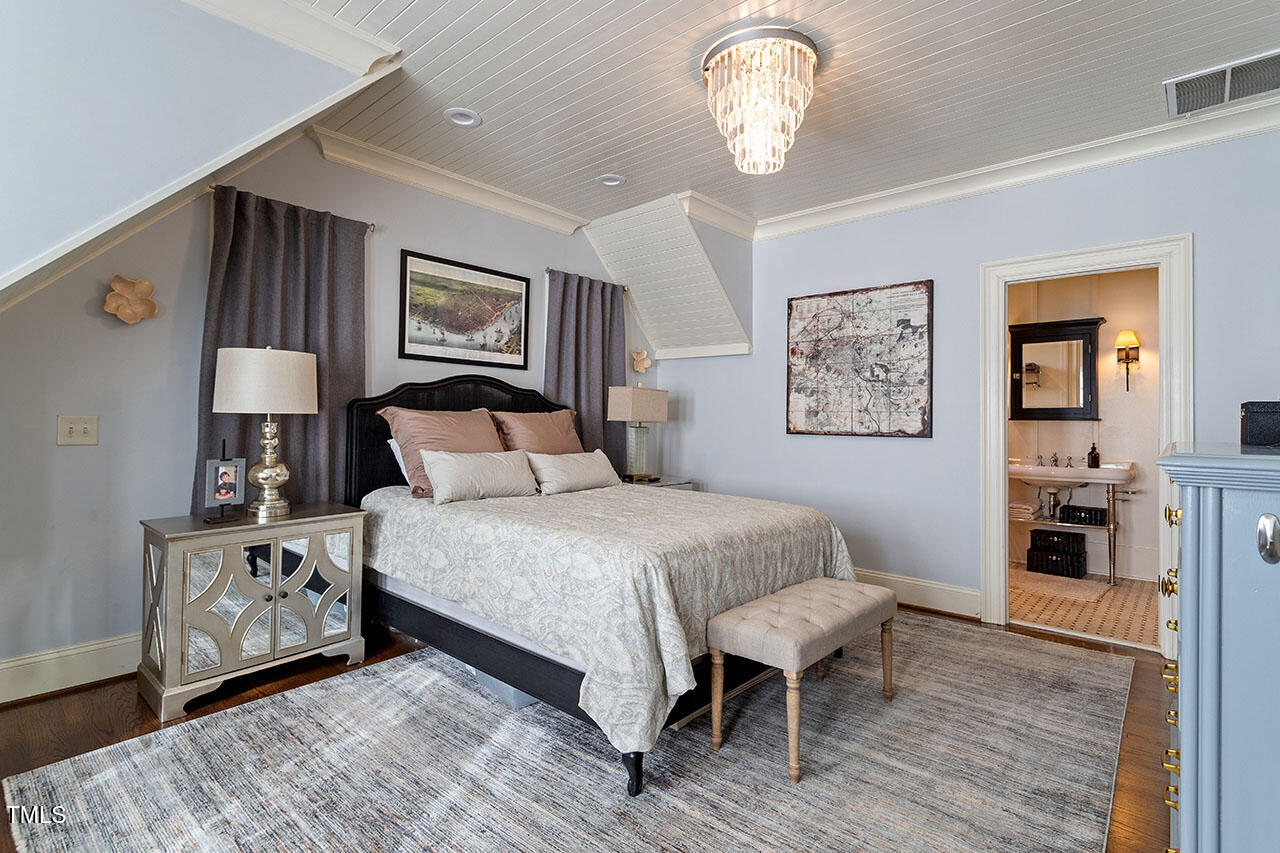 1524 Jarvis Street Raleigh, NC 27608 - Photo 24 of 49 Primary Suite