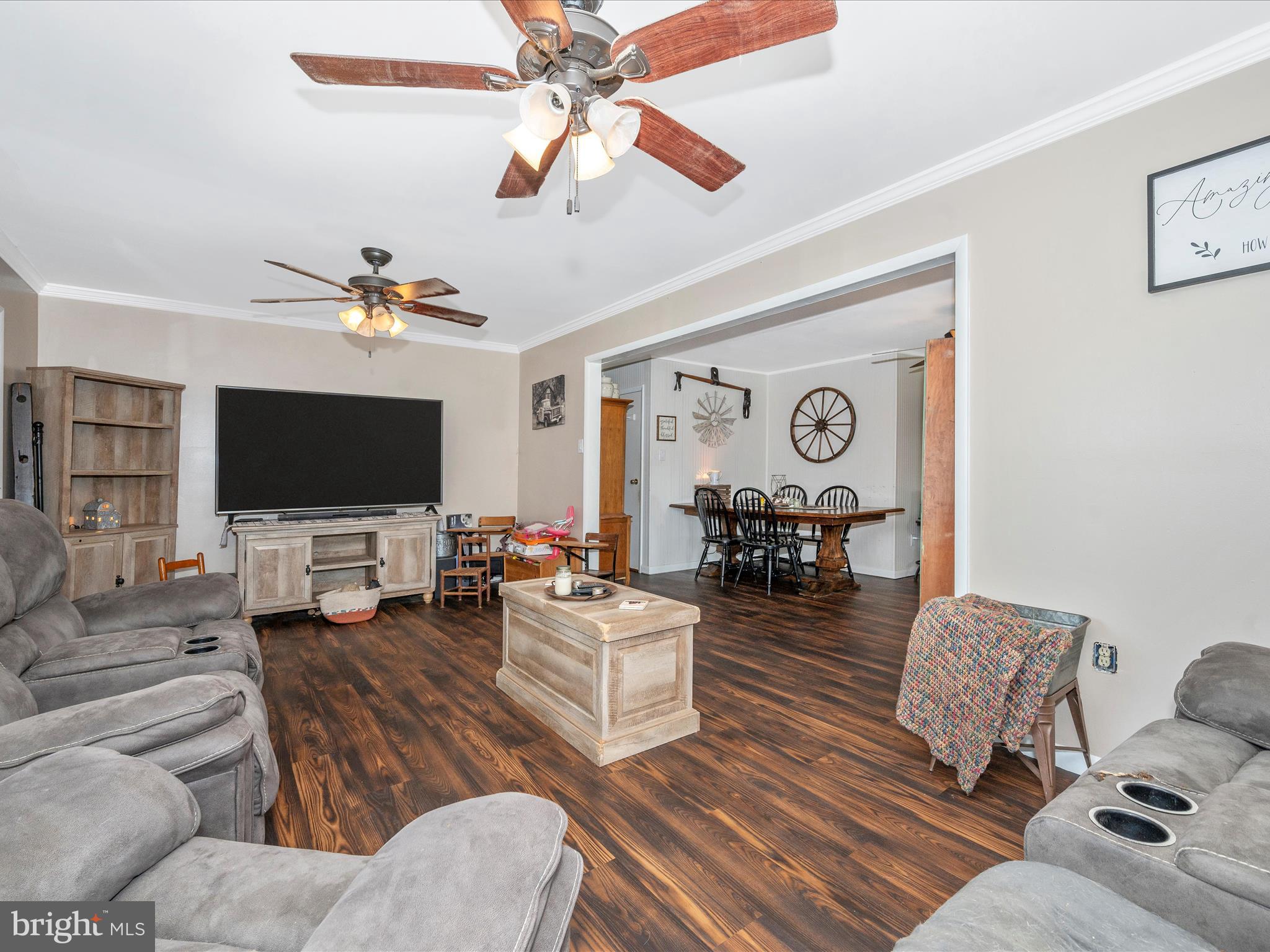 7025 Linganore Road New Market, MD 21774 - Photo 12 of 49 Living Room