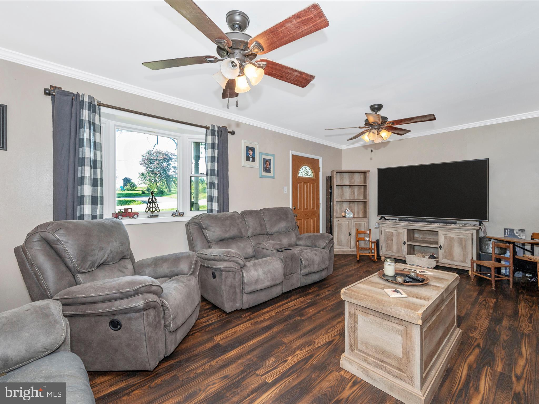7025 Linganore Road New Market, MD 21774 - Photo 8 of 49 Living Room