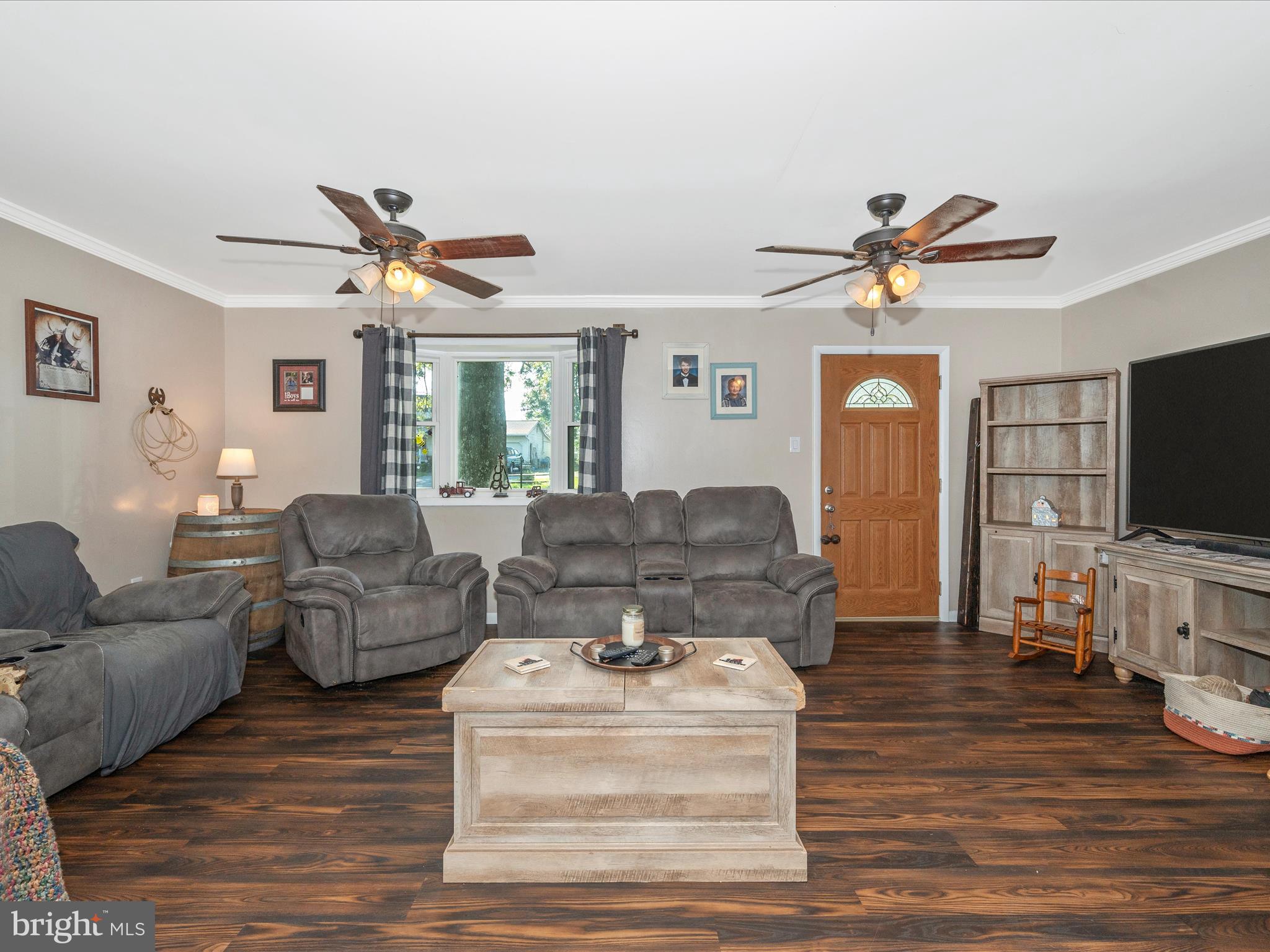 7025 Linganore Road New Market, MD 21774 - Photo 9 of 49 Living Room