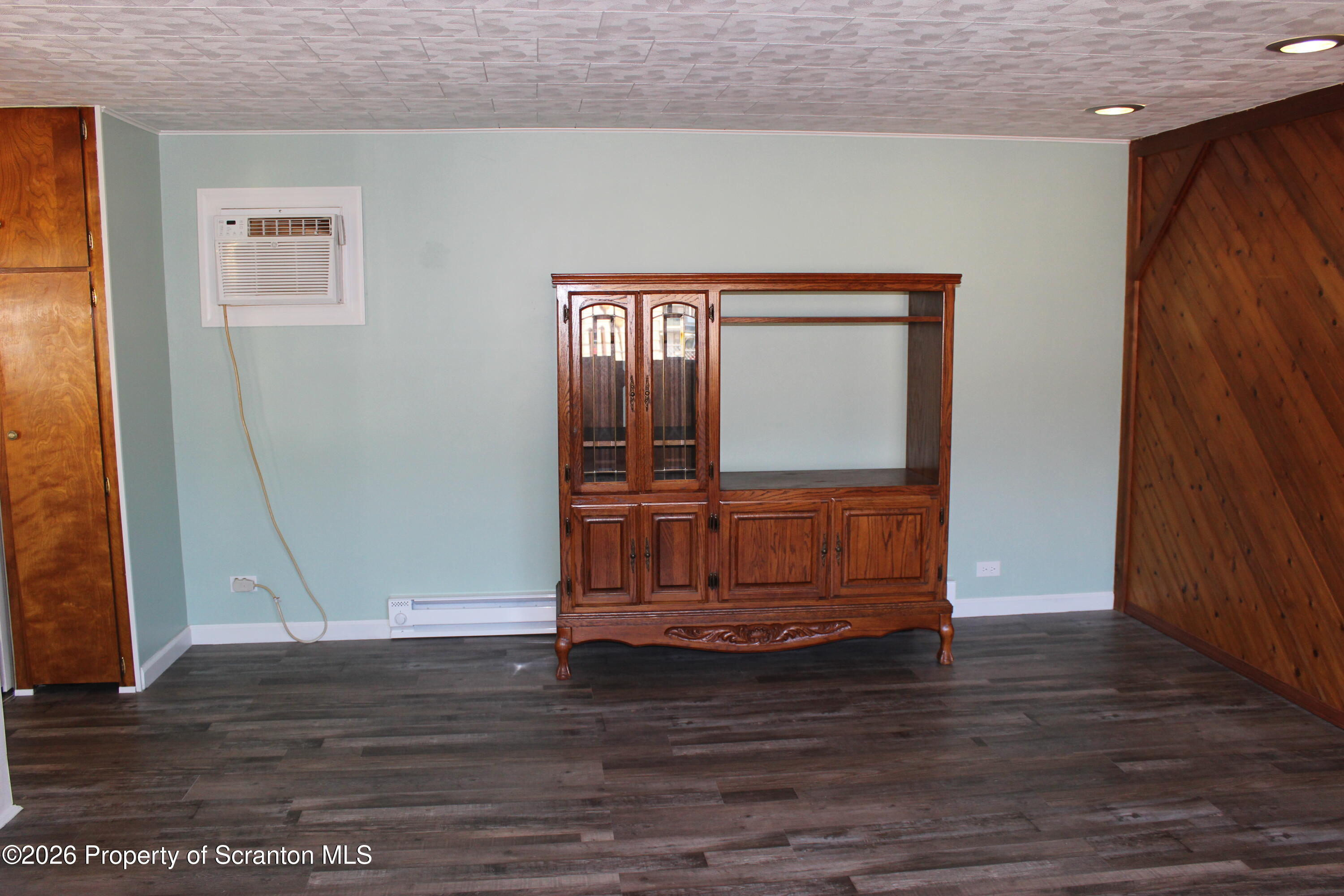309 Rear Drake Street Old Forge, PA 18518 - Photo 6 of 24 Living room