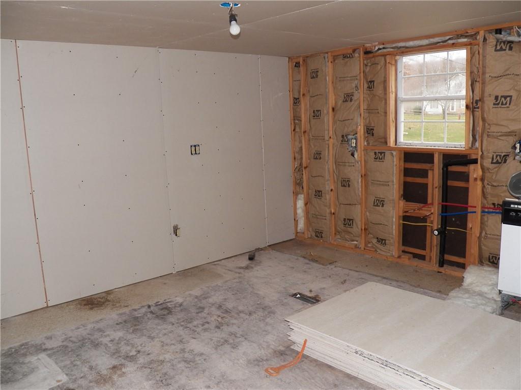 709 Cherry Lane Road Apollo, PA 15613 - Photo 3 of 14 a view of a livingroom with furniture