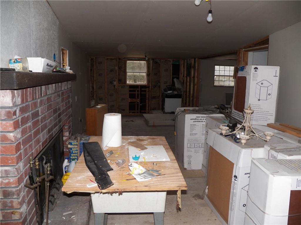 709 Cherry Lane Road Apollo, PA 15613 - Photo 7 of 14 a room with furniture a rug and white walls