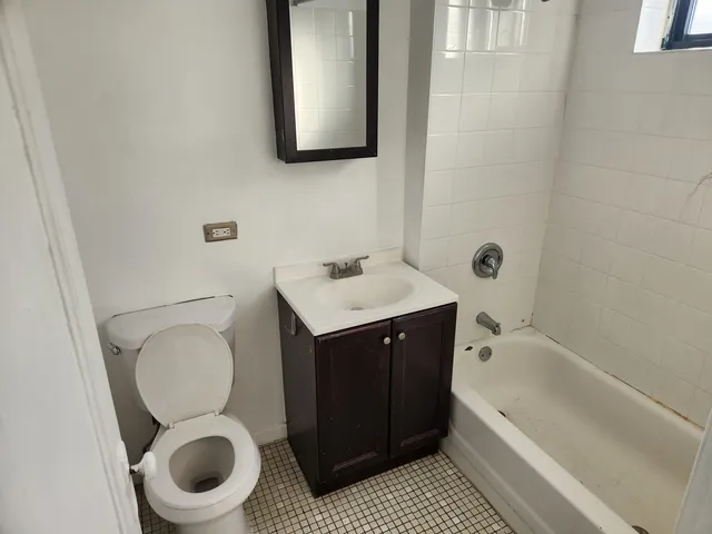 $1,500 | 3948 North Fremont Street, Unit 3, Chicago, IL 60613