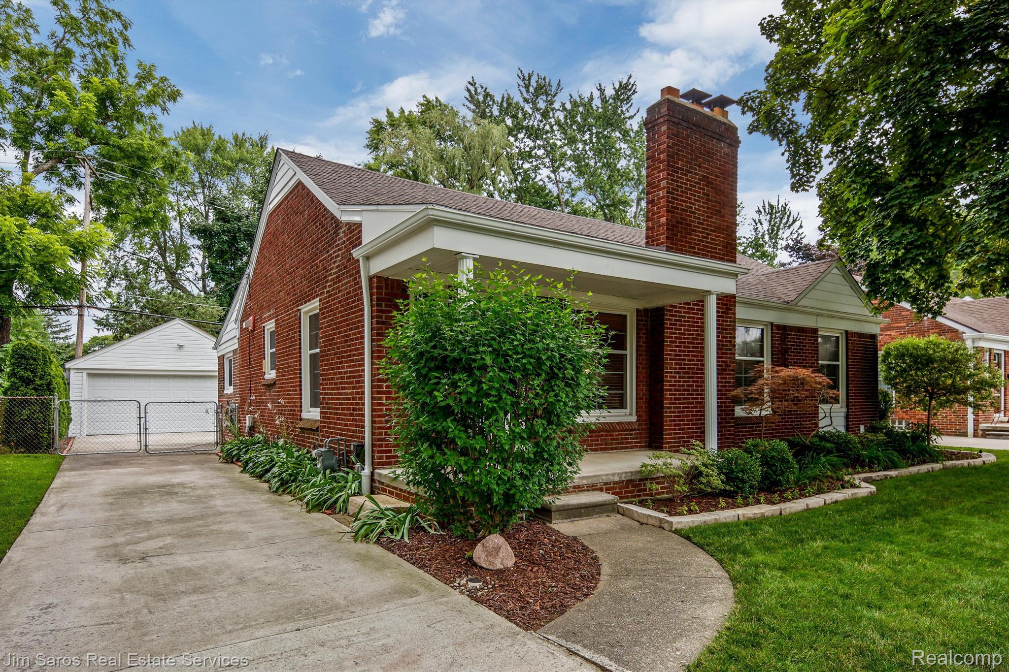 1240 Fairholme Road Grosse Pointe, MI 48236 - Photo 3 of 17 Gallery Image 3