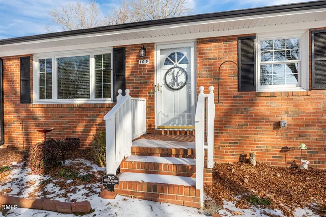 $295,000 | 109 Crestview Drive, Durham, NC 27712