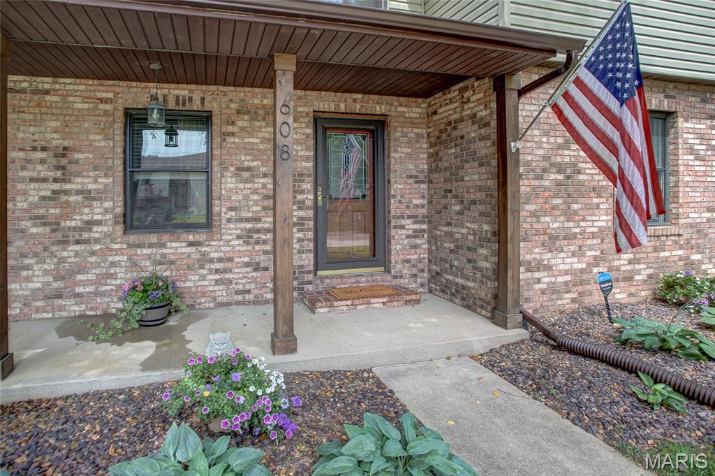 608 Goldfinch Lane Troy, IL 62294 - Photo 4 of 64