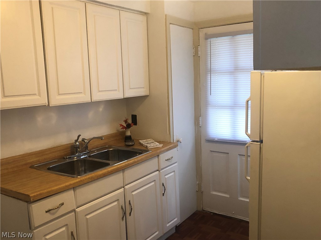 3337 Sutton Road Cleveland, OH 44120 - Photo 5 of 11