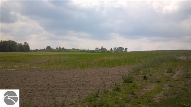 12586 Center Road Traverse City, MI 49686 - Photo 11 of 17 1789608-10.JPG