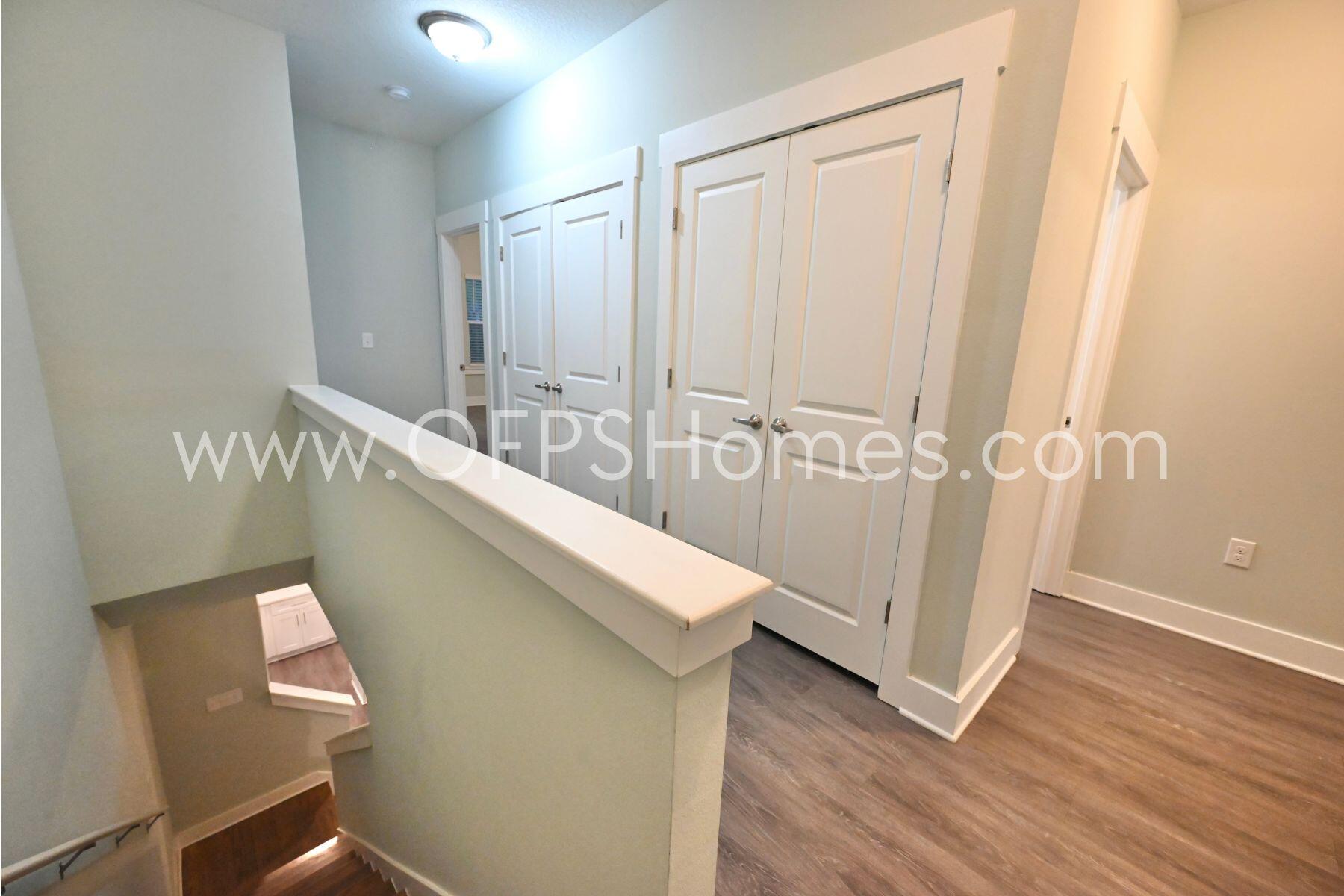 312 North Sand Palm Road Freeport, FL 32439 - Photo 20 of 26 a bathroom with a sink a mirror and a shower