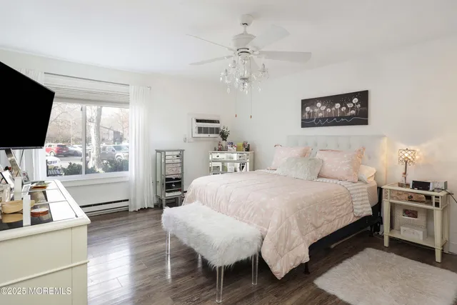 $375,000 | 126 Manchester Court, Red Bank, NJ 07701