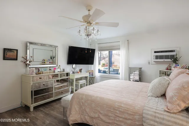 $375,000 | 126 Manchester Court, Red Bank, NJ 07701