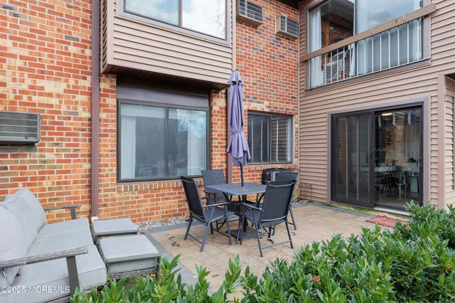 $375,000 | 126 Manchester Court, Red Bank, NJ 07701