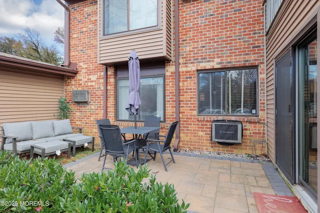 $375,000 | 126 Manchester Court, Red Bank, NJ 07701