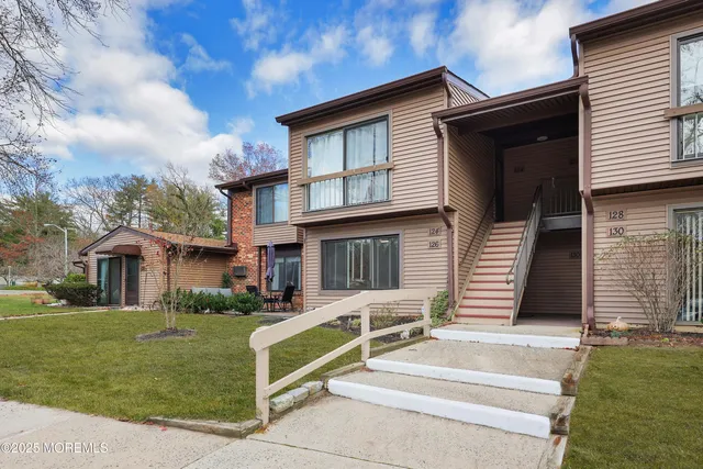 $375,000 | 126 Manchester Court, Red Bank, NJ 07701