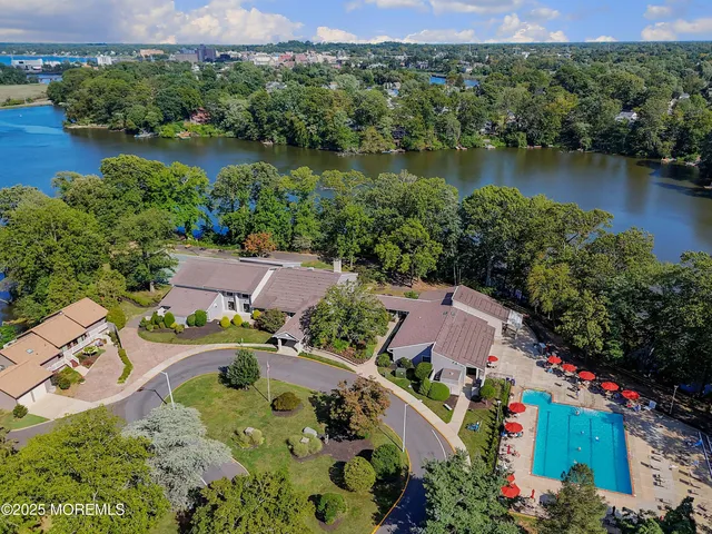 $375,000 | 126 Manchester Court, Red Bank, NJ 07701