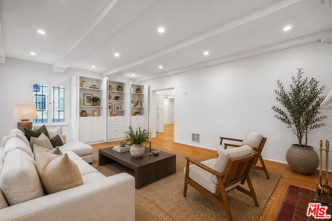 207 South Reeves Drive Beverly Hills, CA 90212 - Photo 4 of 27