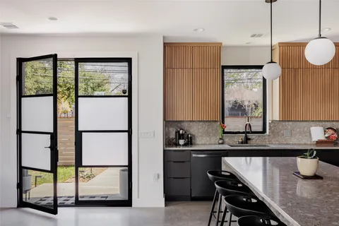 $1,575,000 | 108 Comal Street, Austin, TX 78702