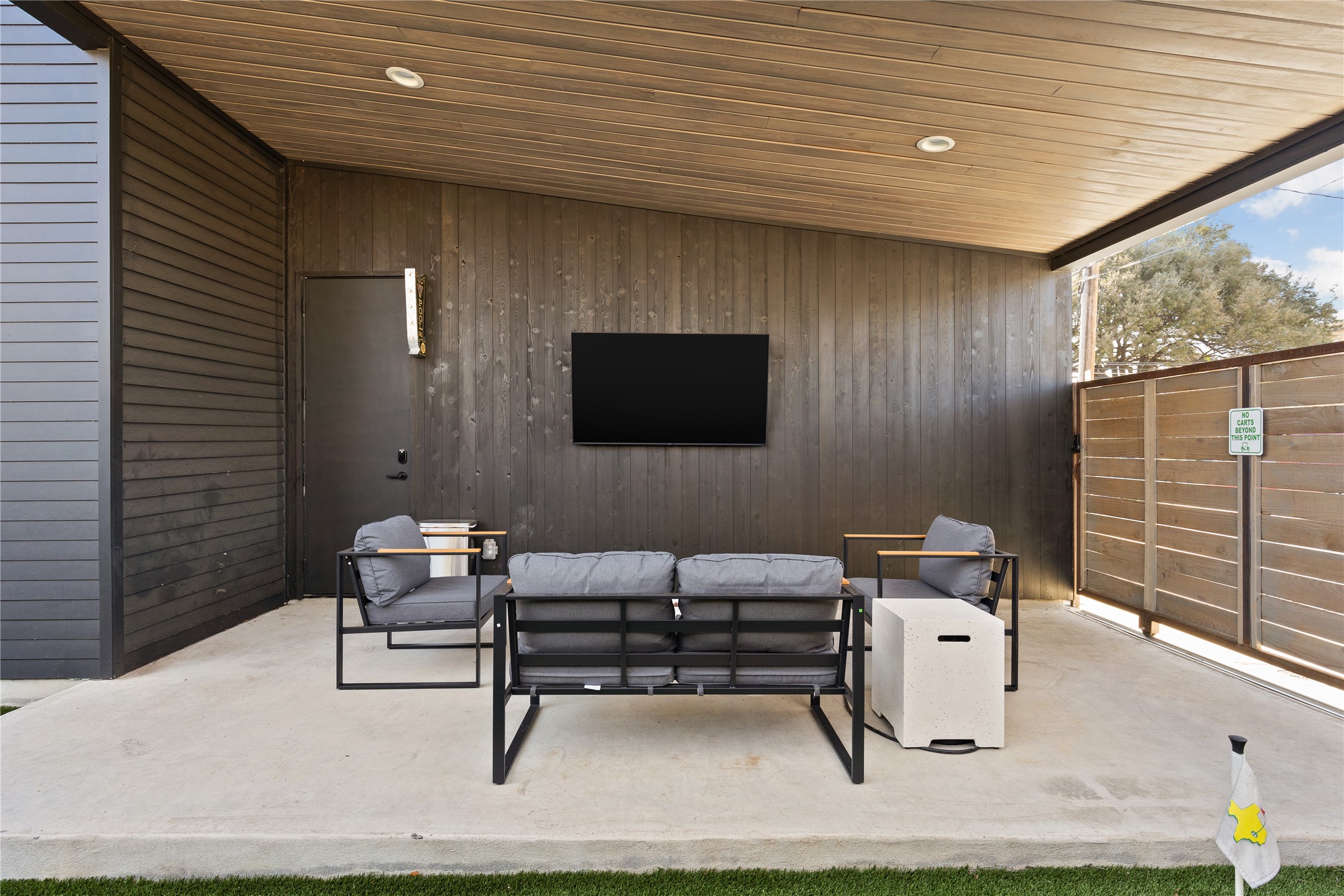 108 Comal Street Austin, TX 78702 - Photo 31 of 40 View of patio / terrace with outdoor lounge area