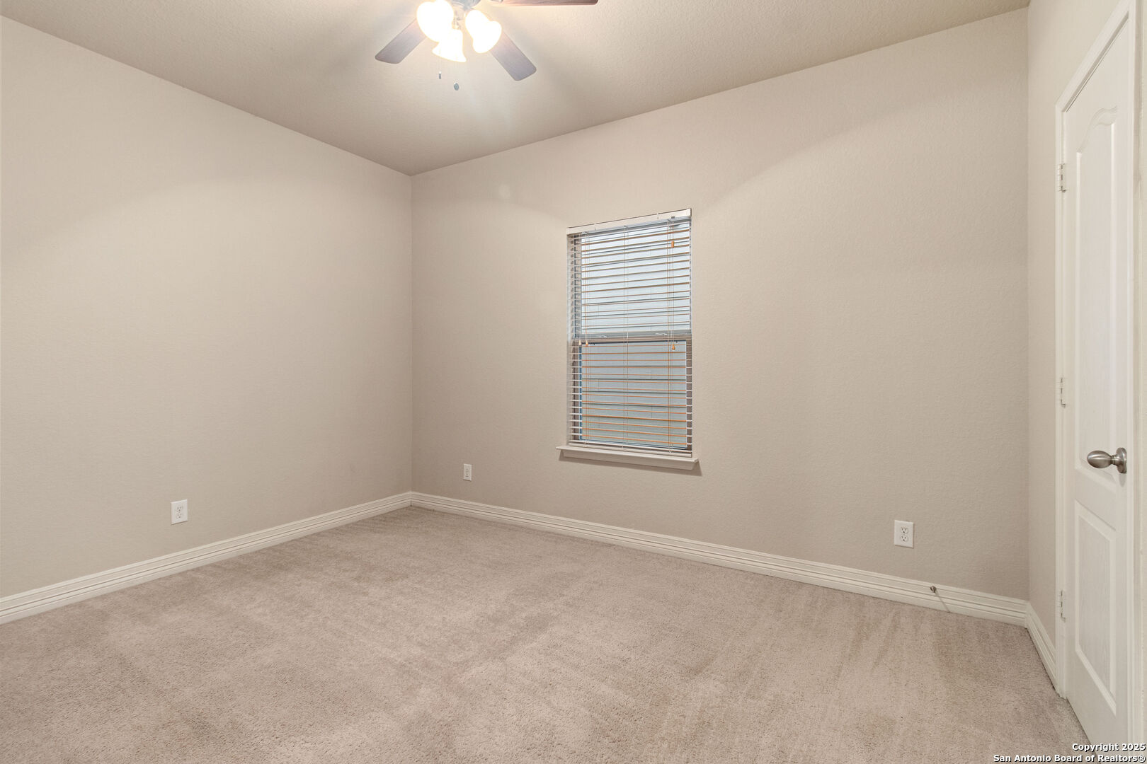 8806 Atwater Creek San Antonio, TX 78245 - Photo 6 of 16 an empty room with a window