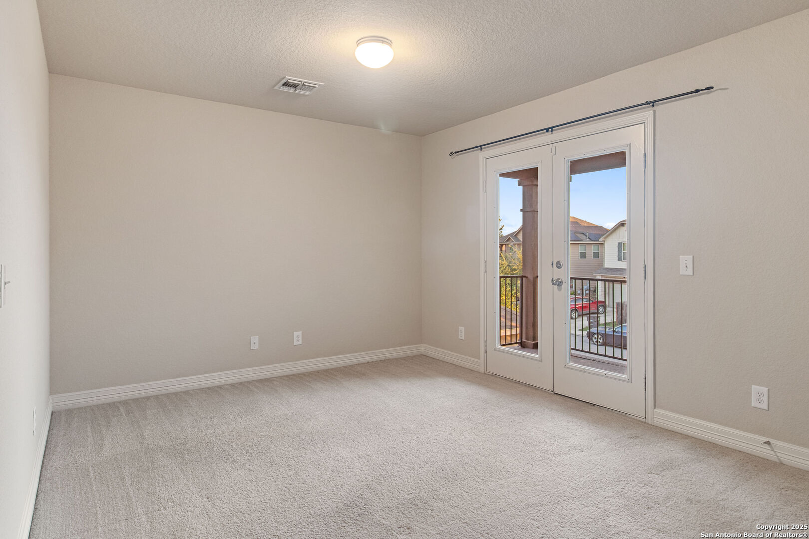 8806 Atwater Creek San Antonio, TX 78245 - Photo 9 of 16 an empty room with window