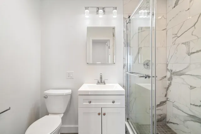 $3,800 | 85 East India Row, Unit 34D, Boston, MA 02110