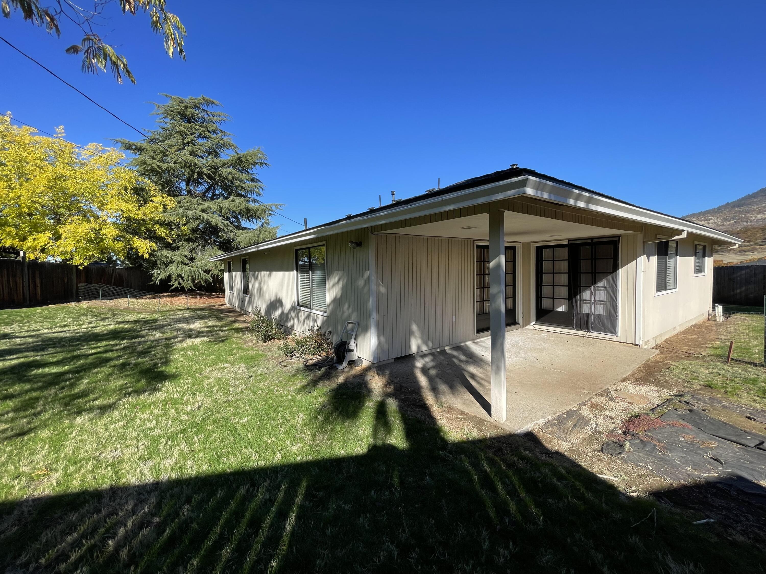 713 Pierce Road Medford, OR 97504 - Photo 4 of 25 713 - 5