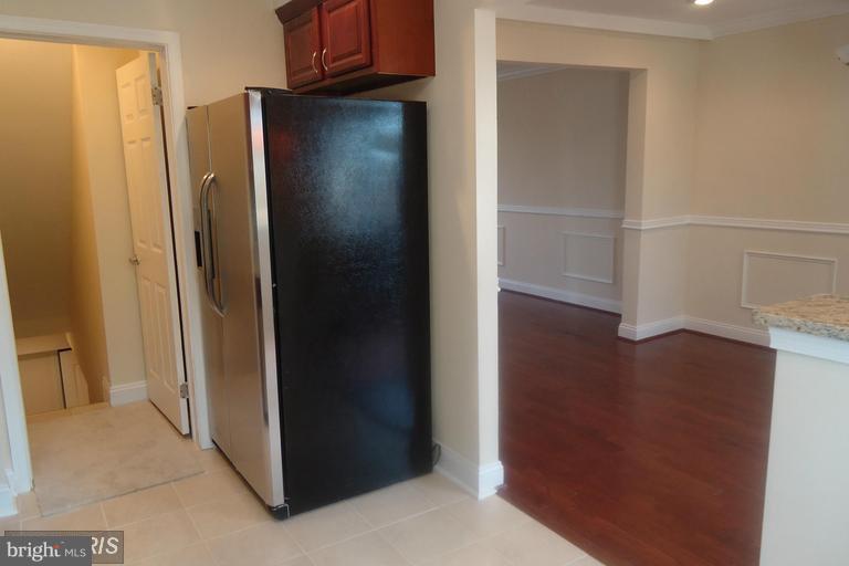 5670 Arnhem Road Baltimore, MD 21206 - Photo 11 of 26 Kitchen