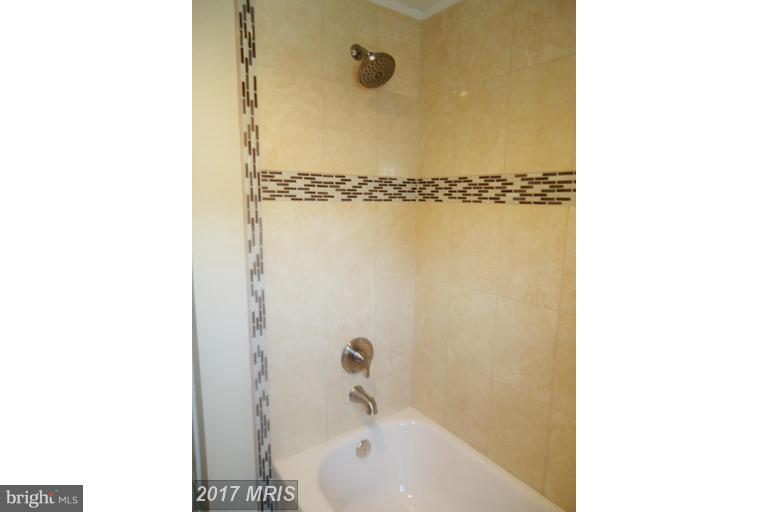 5670 Arnhem Road Baltimore, MD 21206 - Photo 14 of 26 Bath