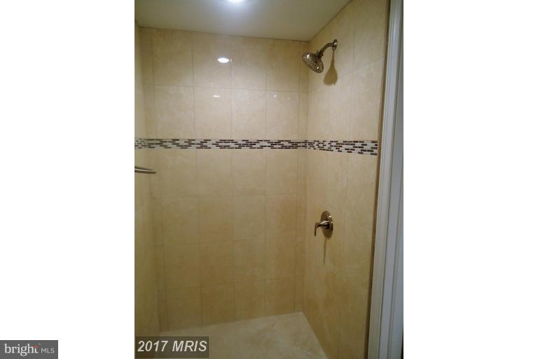 5670 Arnhem Road Baltimore, MD 21206 - Photo 23 of 26 Bath